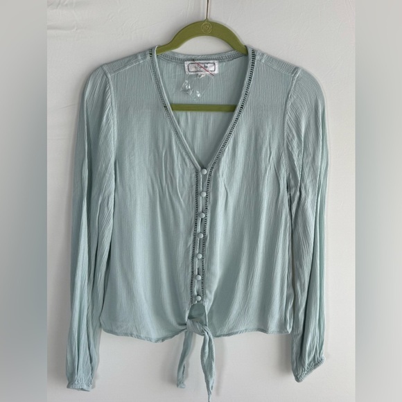 Hippie Rose Tops - Hippie Rose tie front blouse • Women’s small